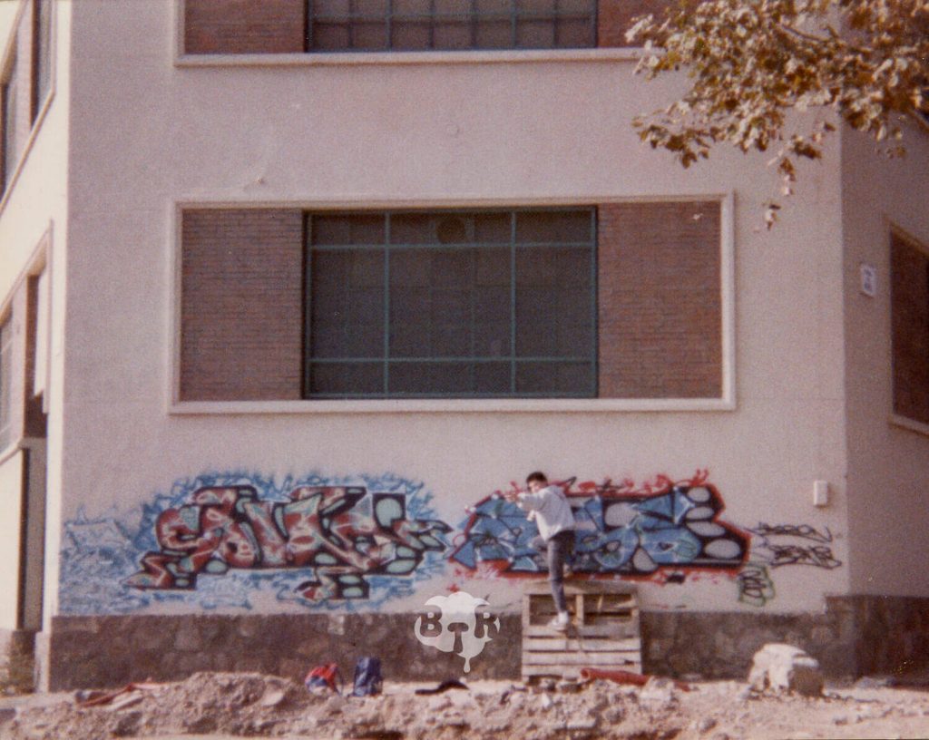 Biz y Shan pintando en Bogatell. 1989