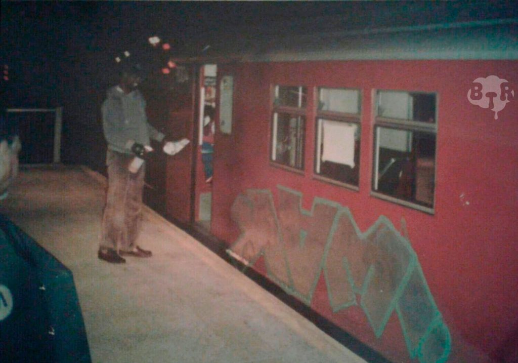 Limpiando un "Kami" de un vagón de MTA. Nueva York